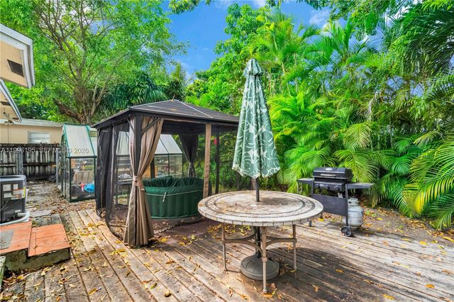 6133 SW 62nd Ter, South Miami, FL 33143