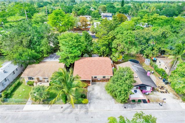 6133 SW 62nd Ter, South Miami, FL 33143