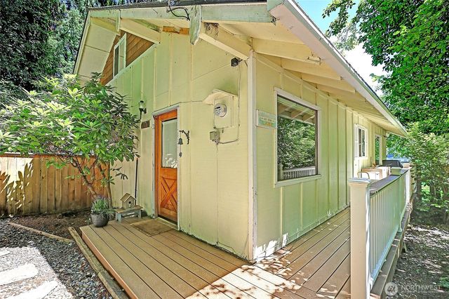 13806 W Lake Kathleen Drive SE, Renton, WA 98059