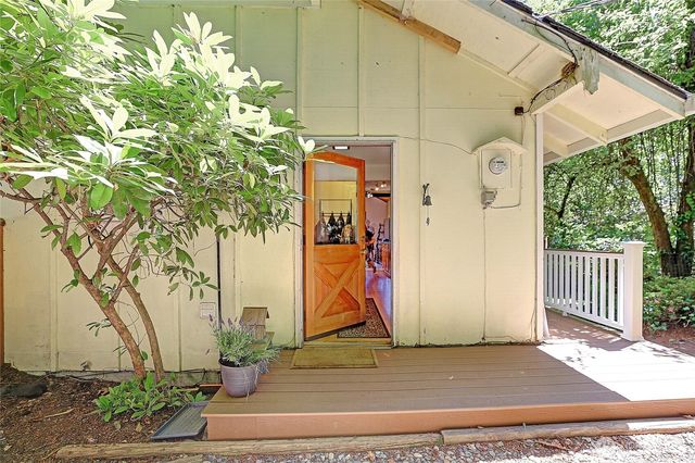 13806 W Lake Kathleen Drive SE, Renton, WA 98059