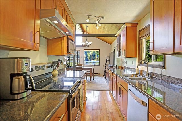 13806 W Lake Kathleen Drive SE, Renton, WA 98059