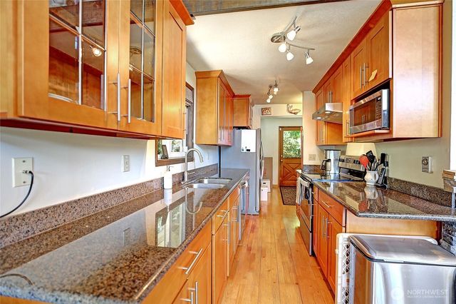 13806 W Lake Kathleen Drive SE, Renton, WA 98059