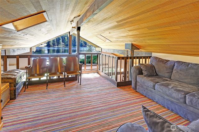 13806 W Lake Kathleen Drive SE, Renton, WA 98059