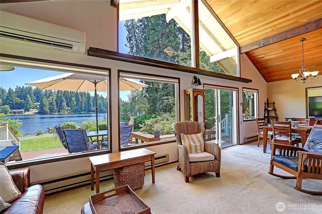 13806 W Lake Kathleen Drive SE, Renton, WA 98059