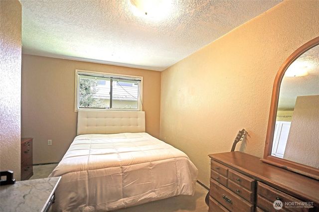 13806 W Lake Kathleen Drive SE, Renton, WA 98059