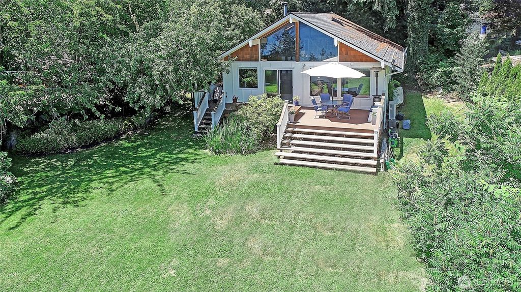 13806 W Lake Kathleen Drive SE, Renton, WA 98059