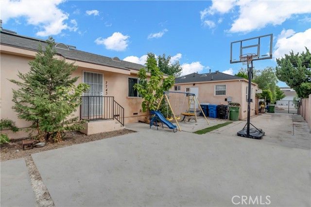 7745 Radford Ave, Los Angeles, CA 91605