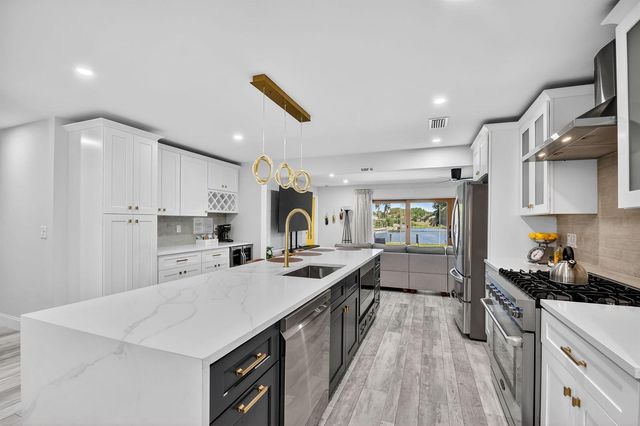 8416 Pine Tree Lane, West Palm Beach, FL 33406