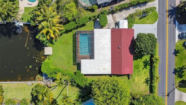 8416 Pine Tree Lane, West Palm Beach, FL 33406