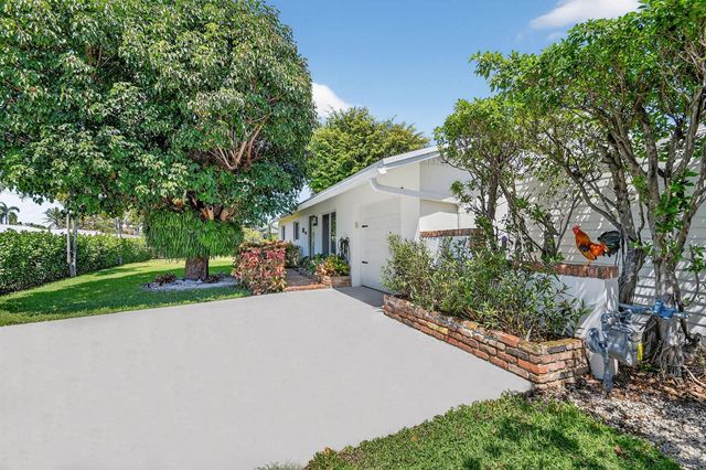 8416 Pine Tree Lane, West Palm Beach, FL 33406