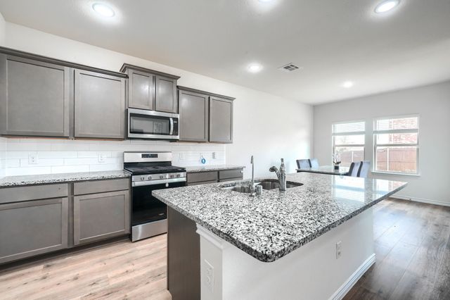 901 Emerald Gate Drive, Princeton, TX 75407