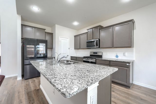 901 Emerald Gate Drive, Princeton, TX 75407