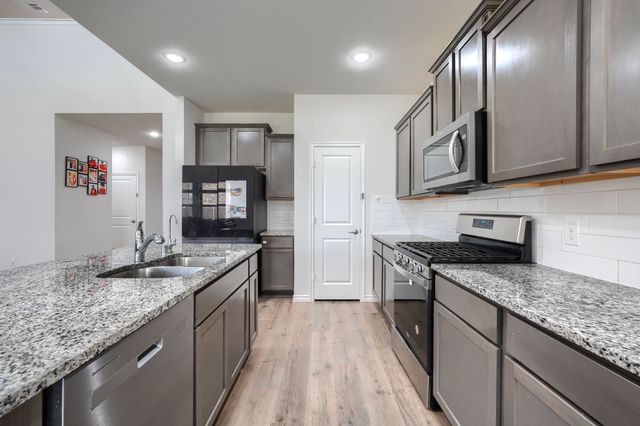 901 Emerald Gate Drive, Princeton, TX 75407