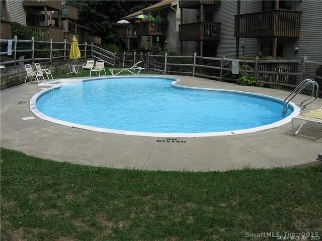 38 Padanaram Avenue 20-B, Danbury, CT 06811