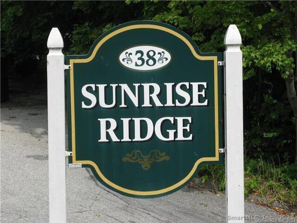 38 Padanaram Avenue 20-B, Danbury, CT 06811