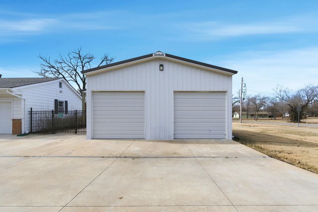 421 Epp St, Andover, KS 67002