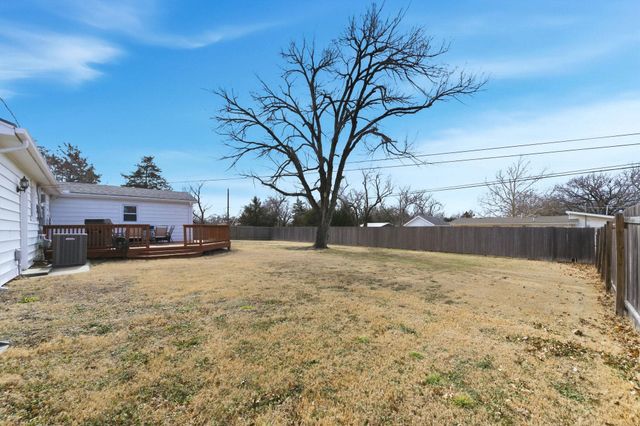 421 Epp St, Andover, KS 67002