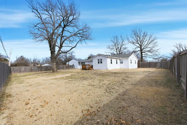 421 Epp St, Andover, KS 67002