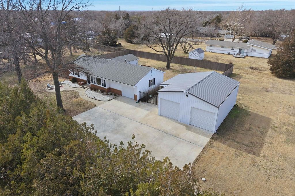 421 Epp St, Andover, KS 67002