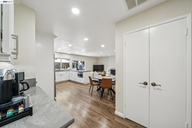 7403 Hillsdale Dr, Pleasanton, CA 94588