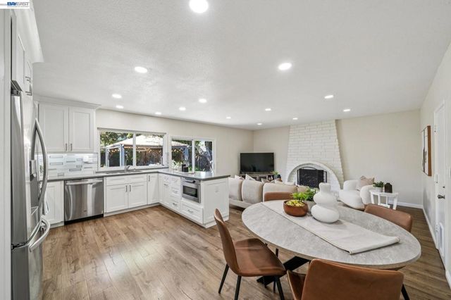 7403 Hillsdale Dr, Pleasanton, CA 94588
