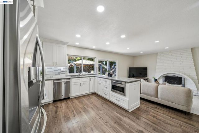 7403 Hillsdale Dr, Pleasanton, CA 94588