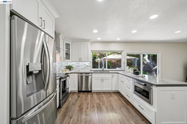 7403 Hillsdale Dr, Pleasanton, CA 94588