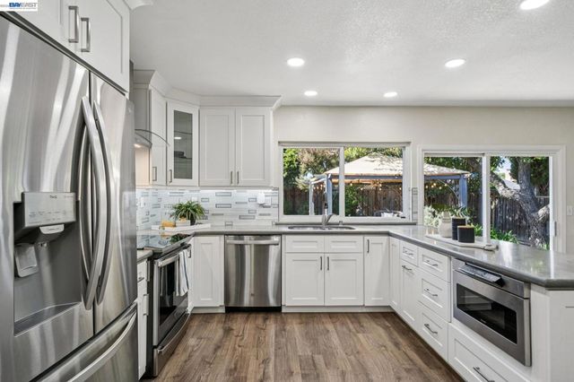 7403 Hillsdale Dr, Pleasanton, CA 94588