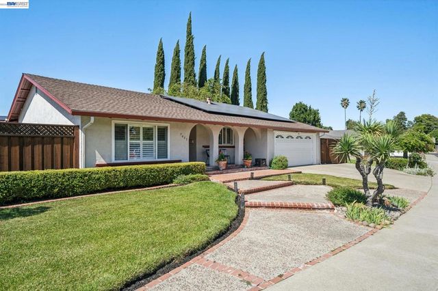 7403 Hillsdale Dr, Pleasanton, CA 94588