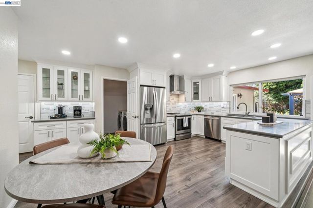 7403 Hillsdale Dr, Pleasanton, CA 94588