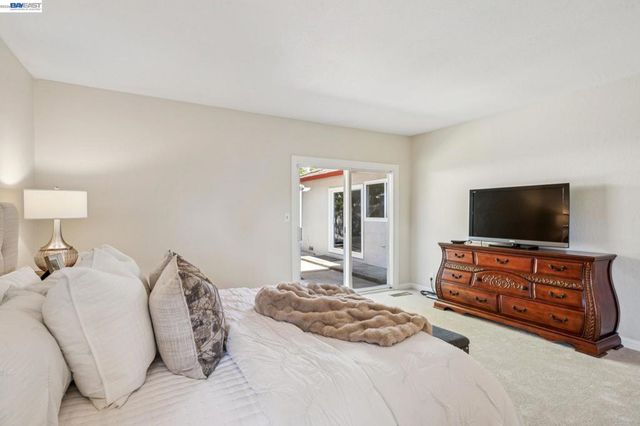 7403 Hillsdale Dr, Pleasanton, CA 94588