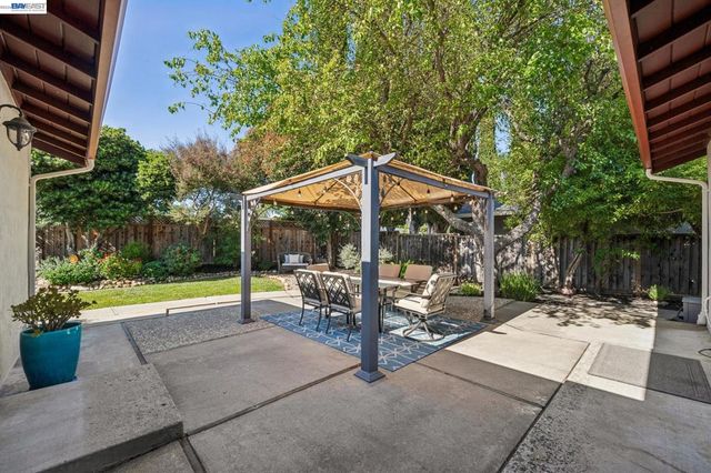 7403 Hillsdale Dr, Pleasanton, CA 94588