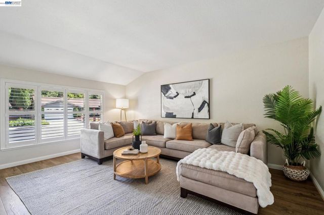 7403 Hillsdale Dr, Pleasanton, CA 94588