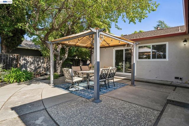 7403 Hillsdale Dr, Pleasanton, CA 94588