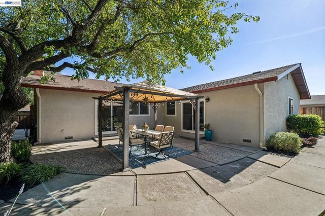 7403 Hillsdale Dr, Pleasanton, CA 94588
