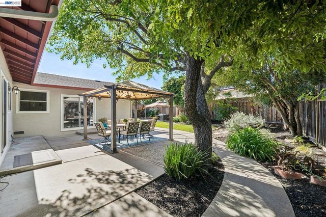 7403 Hillsdale Dr, Pleasanton, CA 94588