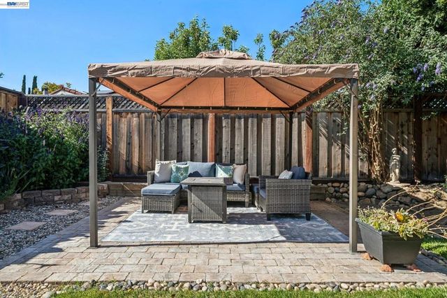 7403 Hillsdale Dr, Pleasanton, CA 94588