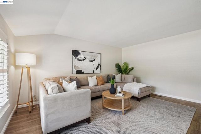 7403 Hillsdale Dr, Pleasanton, CA 94588