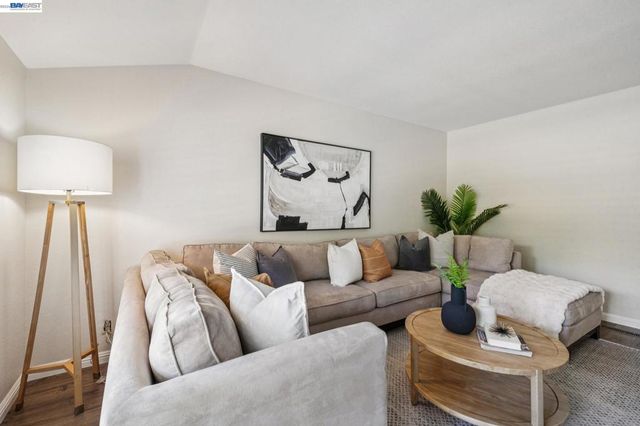 7403 Hillsdale Dr, Pleasanton, CA 94588