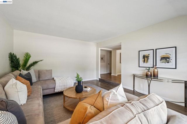 7403 Hillsdale Dr, Pleasanton, CA 94588