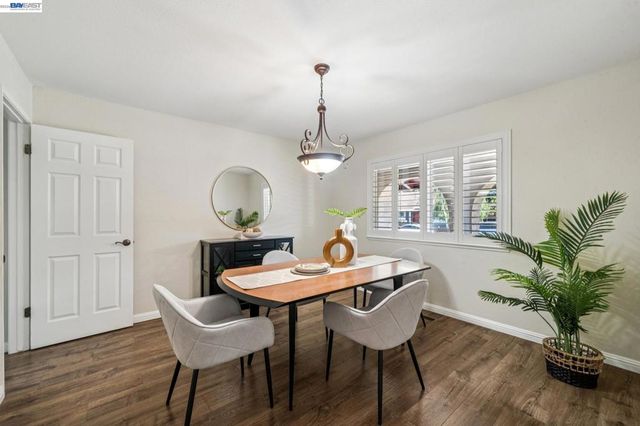 7403 Hillsdale Dr, Pleasanton, CA 94588
