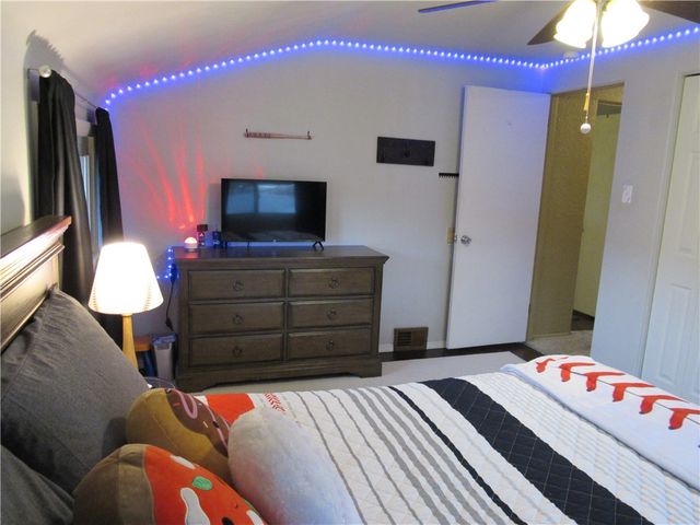 240 Florida Drive, Lower Burrell, PA 15068