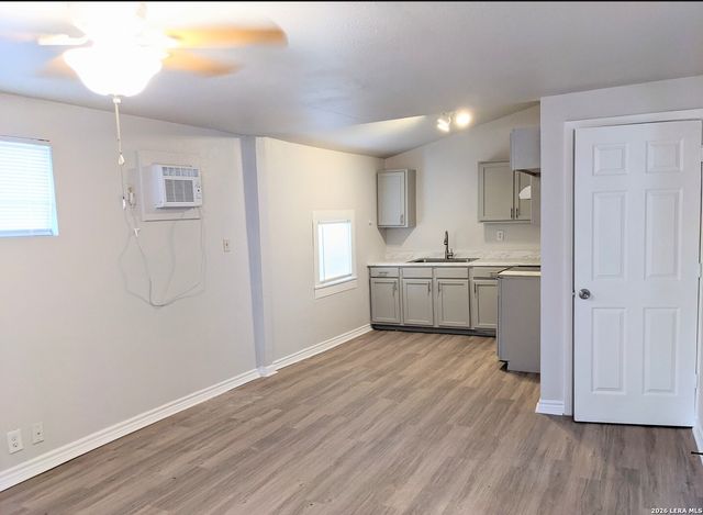 1023 Aganier, San Antonio, TX 78212