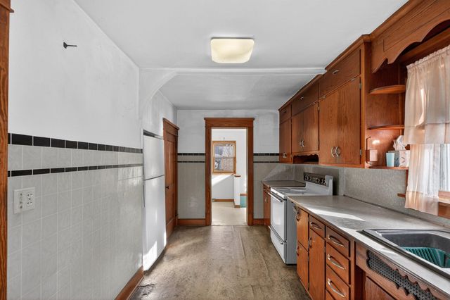 105 Taylor Street, Traer, IA 50675