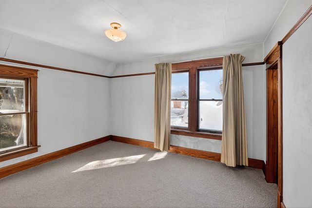 105 Taylor Street, Traer, IA 50675