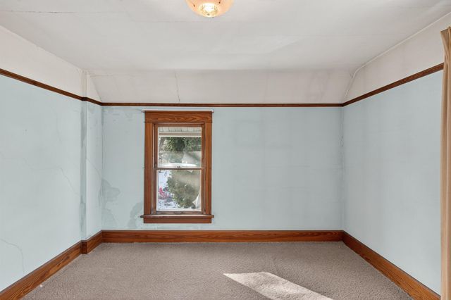 105 Taylor Street, Traer, IA 50675