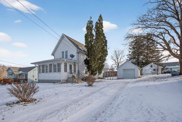 105 Taylor Street, Traer, IA 50675