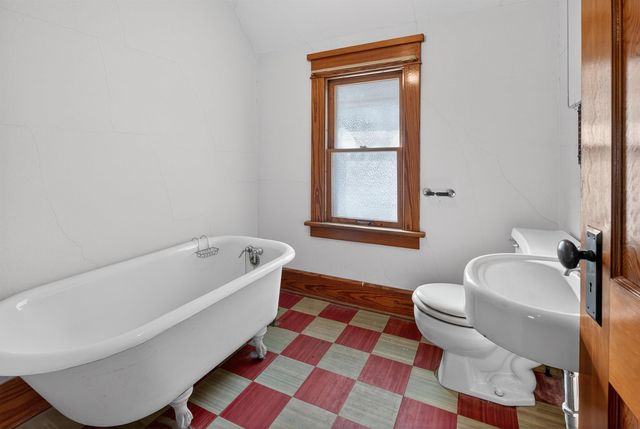 105 Taylor Street, Traer, IA 50675