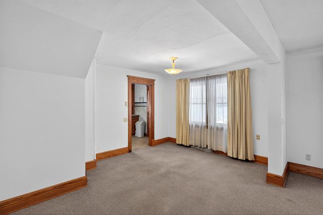 105 Taylor Street, Traer, IA 50675