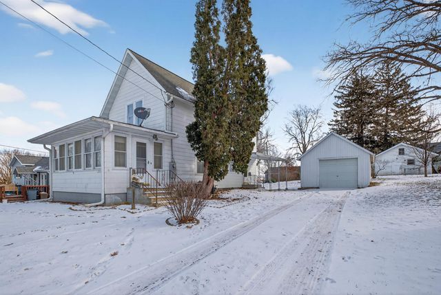 105 Taylor Street, Traer, IA 50675